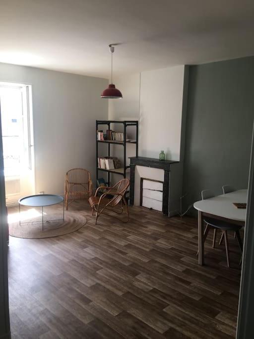 Appartement Avec Parking Proche Cathedrale Bourges Bagian luar foto